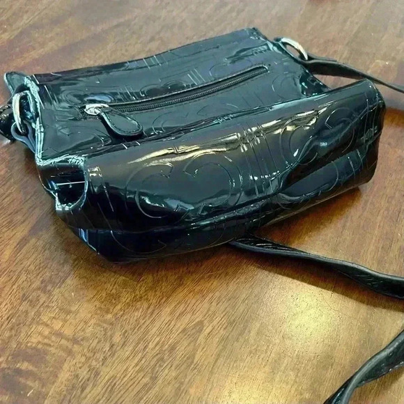 Liz Claiborne Black Faux Patent Leather Crossbody Purse Shoulder Bag Glossy Logo - Picture 6 of 13